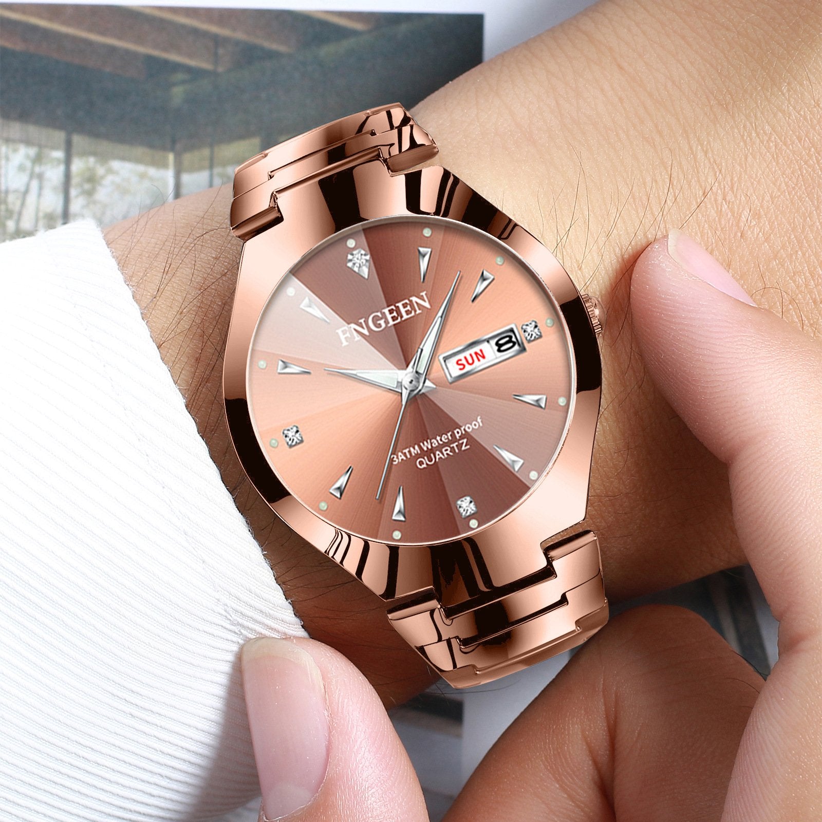 Quartz wristwatch for the fashionable business gentleman
