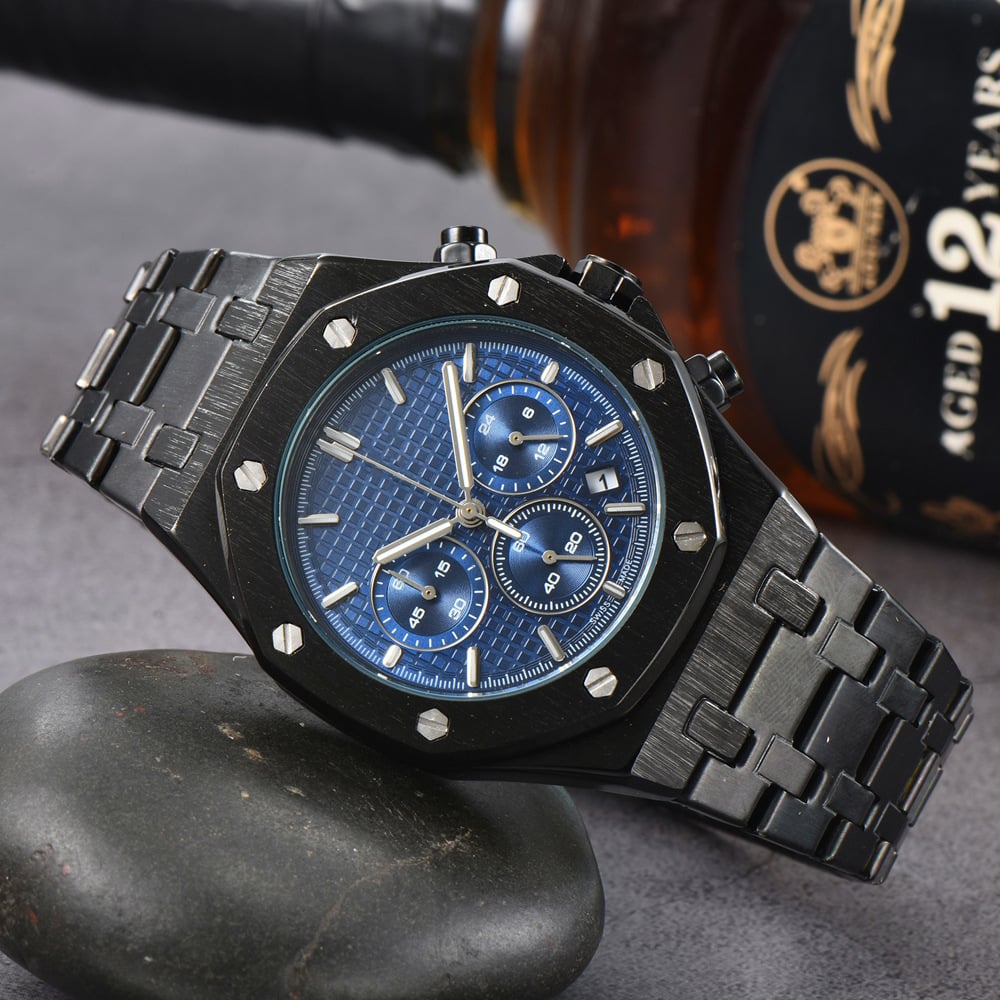 Classic Large Dial Luminous Steel Bracelet Quartz Six-Hand Date Watch