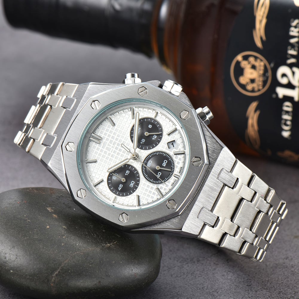 Classic Large Dial Luminous Steel Bracelet Quartz Six-Hand Date Watch