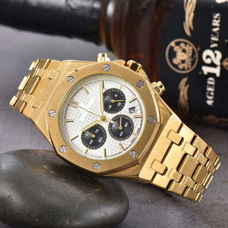 Classic Large Dial Luminous Steel Bracelet Quartz Six-Hand Date Watch