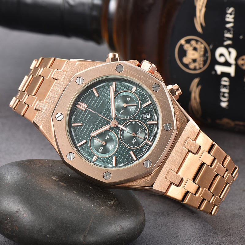 Classic Large Dial Luminous Steel Bracelet Quartz Six-Hand Date Watch