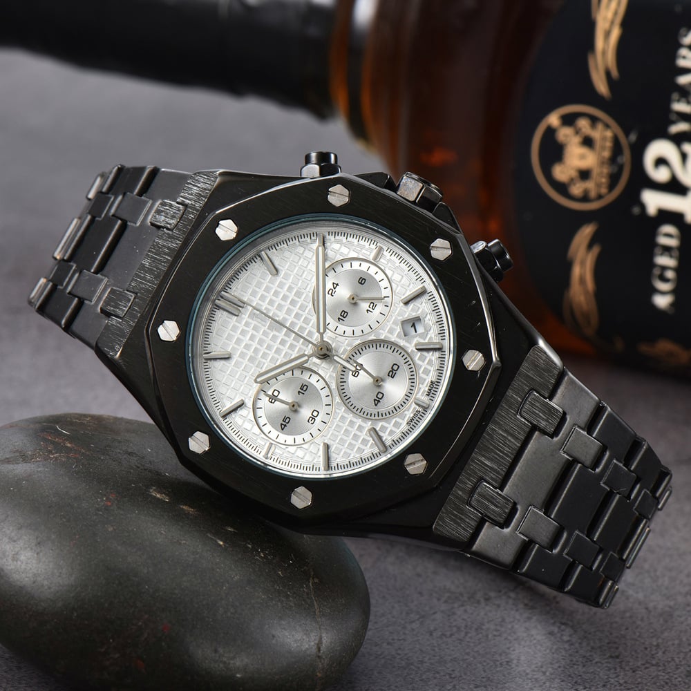Classic Large Dial Luminous Steel Bracelet Quartz Six-Hand Date Watch