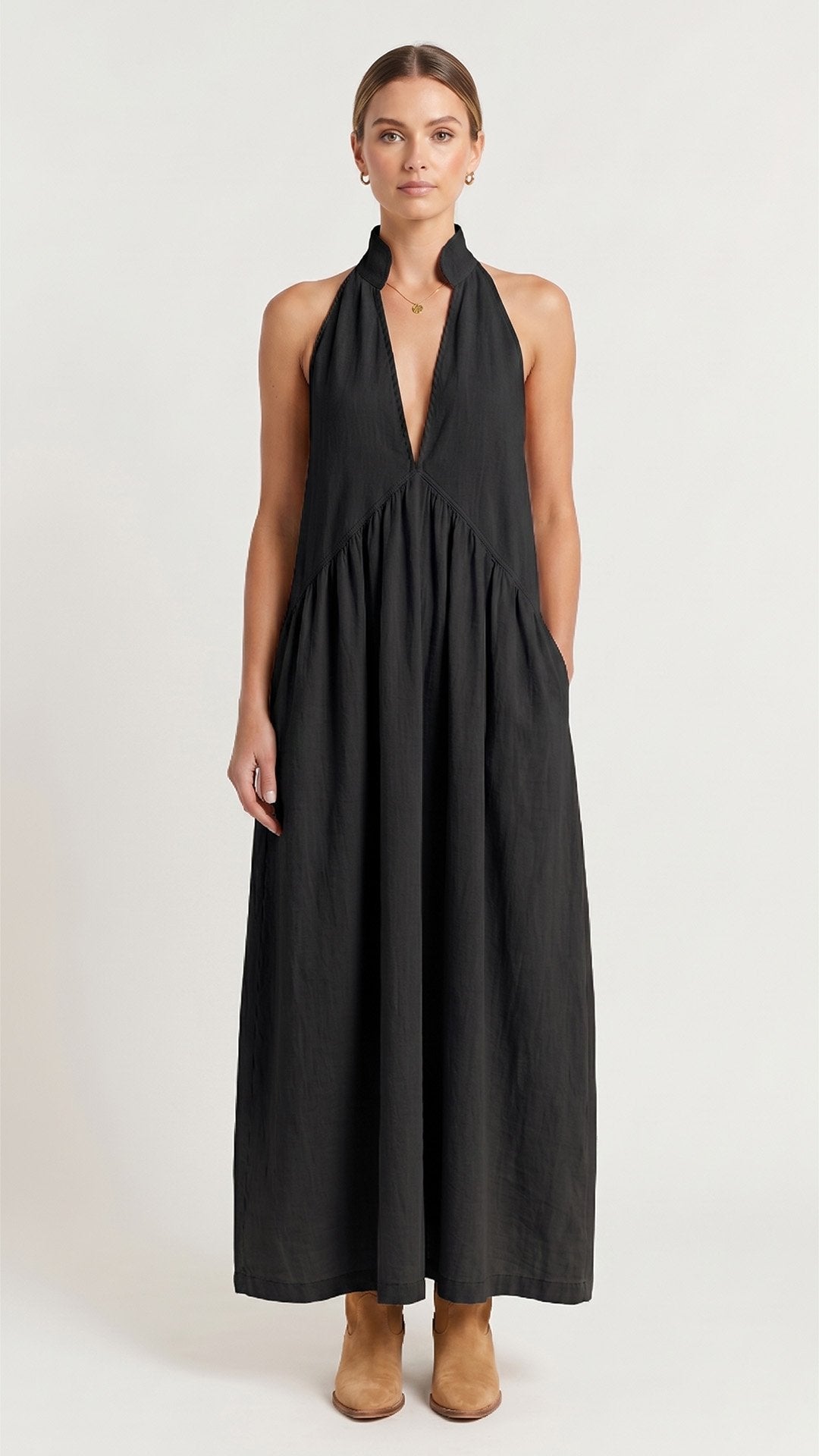 🕊️ THE HALTER SCULPT MAXI: HIGH NECK, DEEP V CUTOUT, HIDDEN POCKETS — YOUR MOST EFFORTLESS STATEMENT DRESS 🕊️