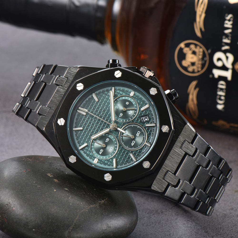 Classic Large Dial Luminous Steel Bracelet Quartz Six-Hand Date Watch