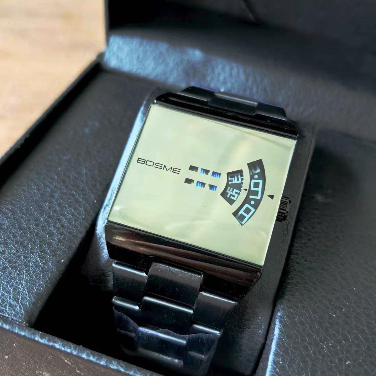 Square-Shaped Men's Quartz Watch with Futuristic Design