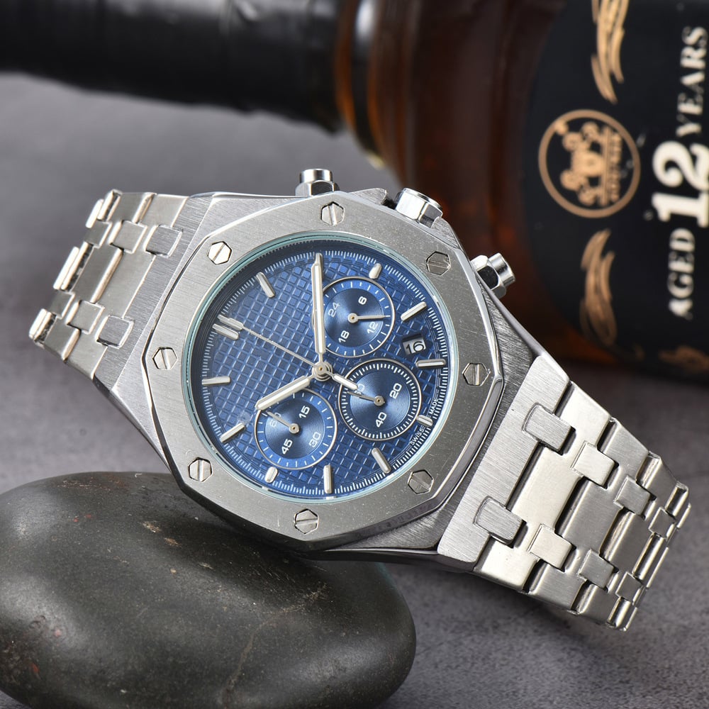 Classic Large Dial Luminous Steel Bracelet Quartz Six-Hand Date Watch