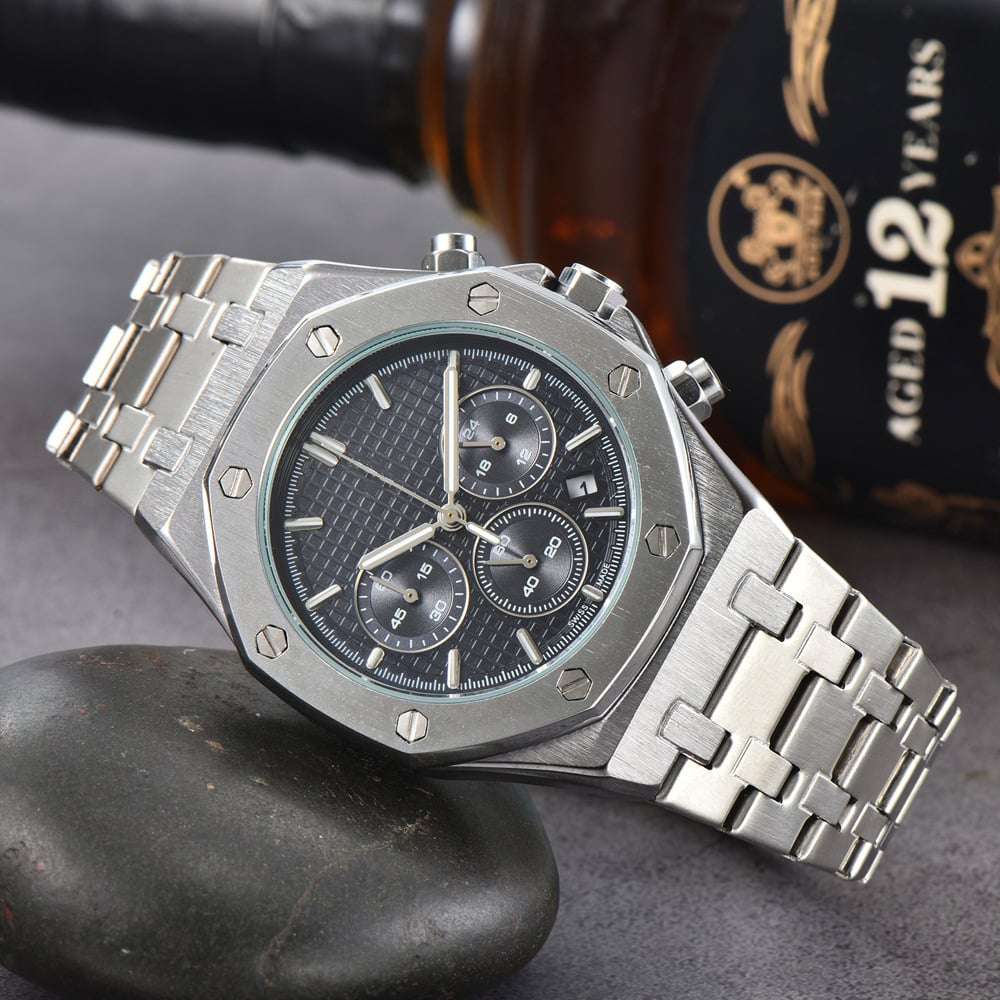 Classic Large Dial Luminous Steel Bracelet Quartz Six-Hand Date Watch