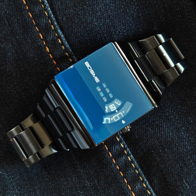 Square-Shaped Men's Quartz Watch with Futuristic Design