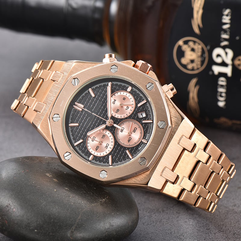Classic Large Dial Luminous Steel Bracelet Quartz Six-Hand Date Watch