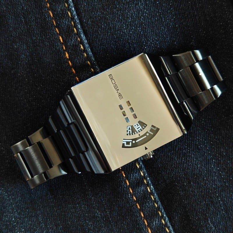 Square-Shaped Men's Quartz Watch with Futuristic Design