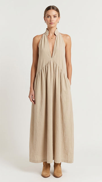 🕊️ THE HALTER SCULPT MAXI: HIGH NECK, DEEP V CUTOUT, HIDDEN POCKETS — YOUR MOST EFFORTLESS STATEMENT DRESS 🕊️
