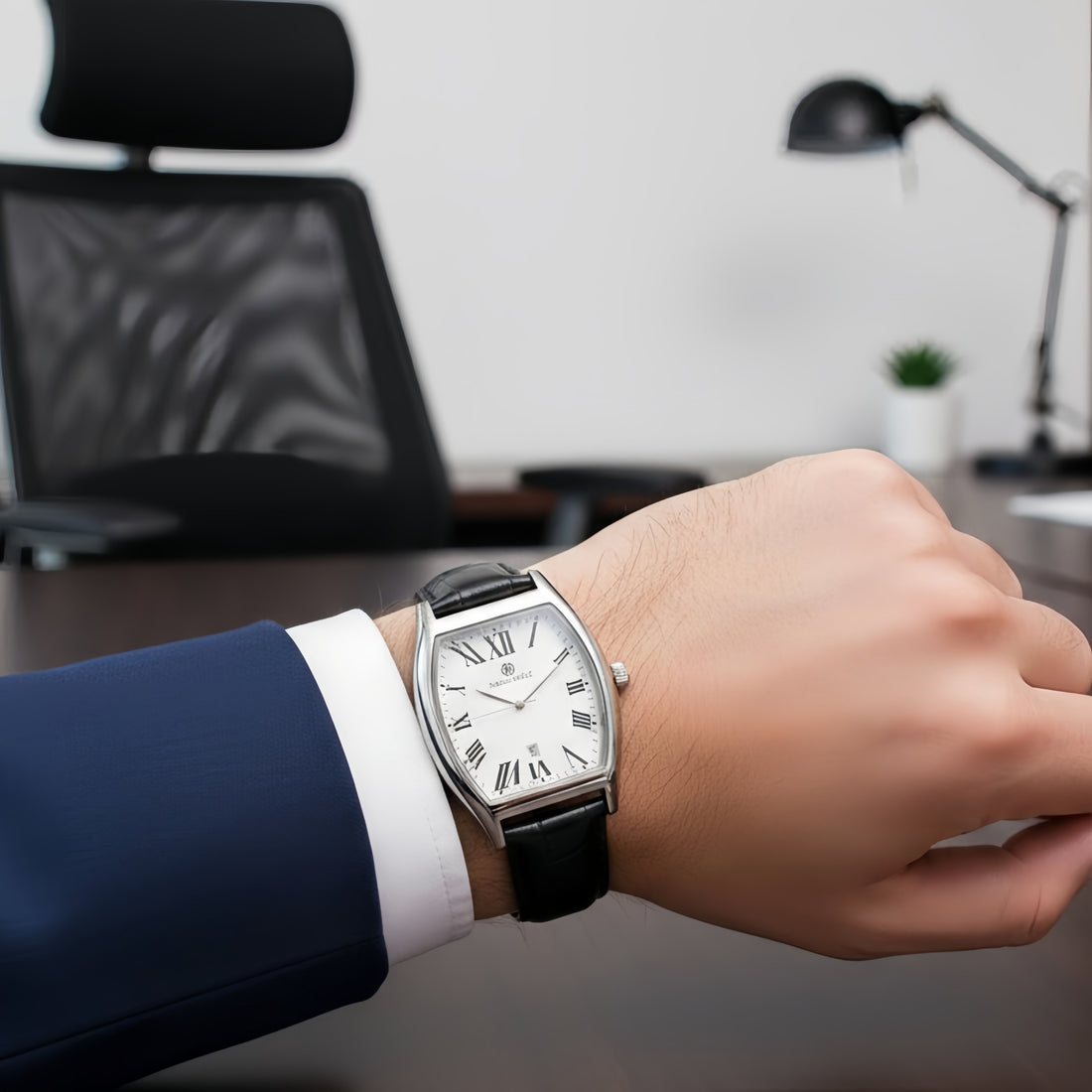 Waterproof leather strap barrel-shaped watch