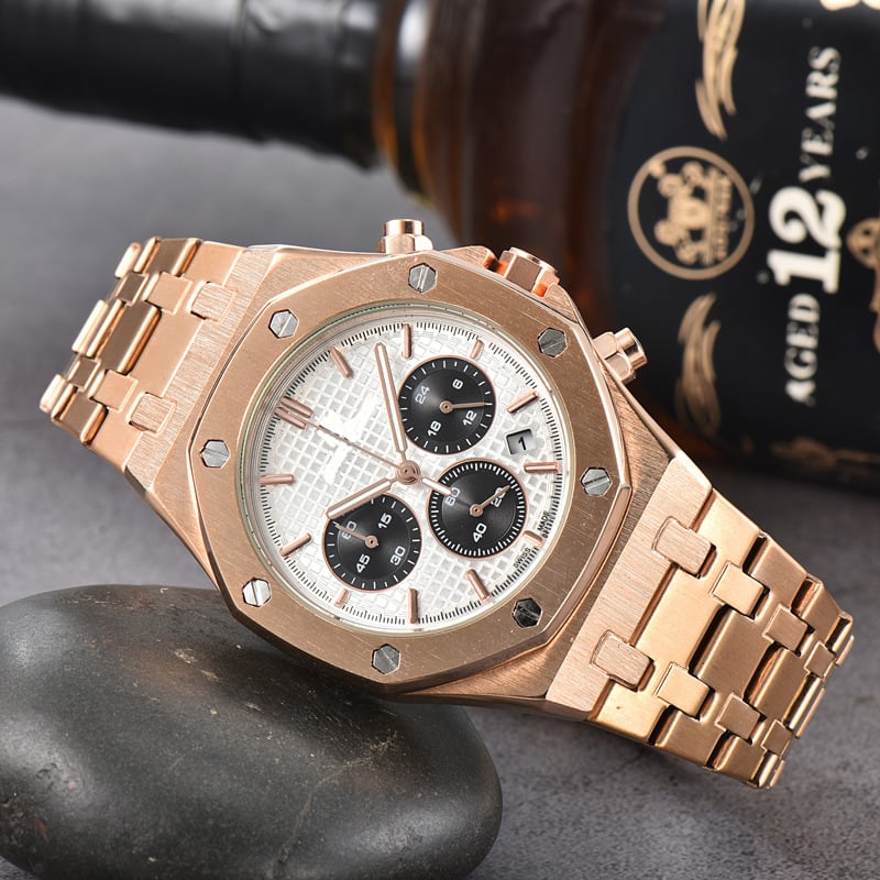 Classic Large Dial Luminous Steel Bracelet Quartz Six-Hand Date Watch