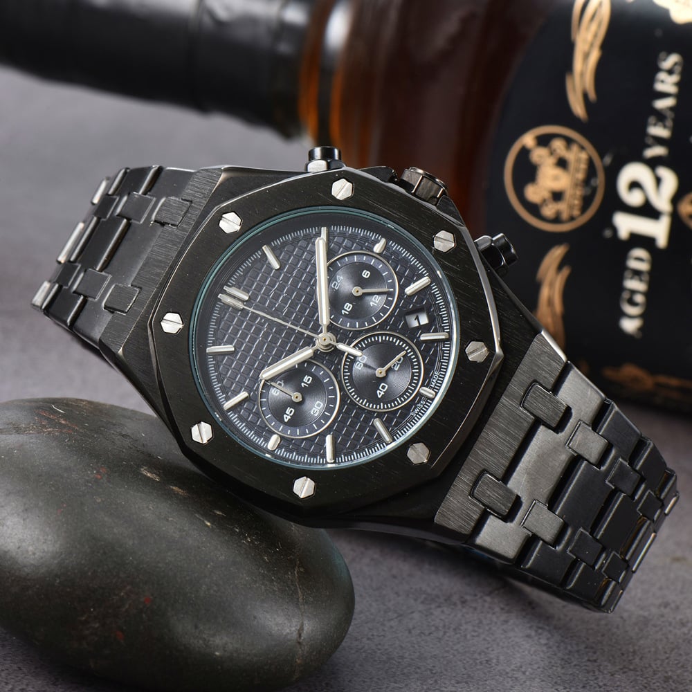 Classic Large Dial Luminous Steel Bracelet Quartz Six-Hand Date Watch