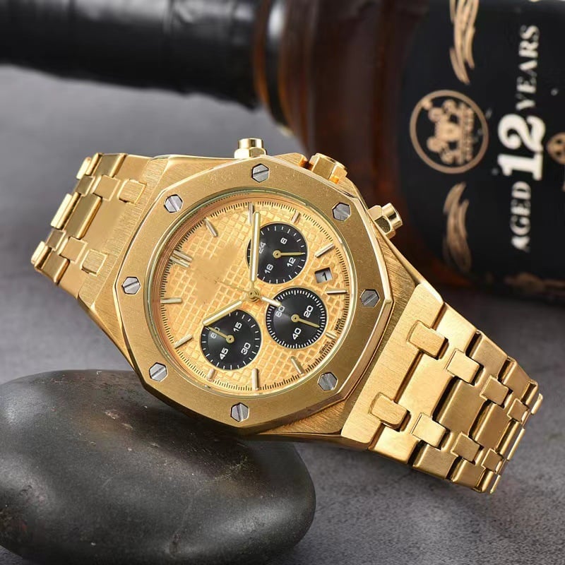 Classic Large Dial Luminous Steel Bracelet Quartz Six-Hand Date Watch