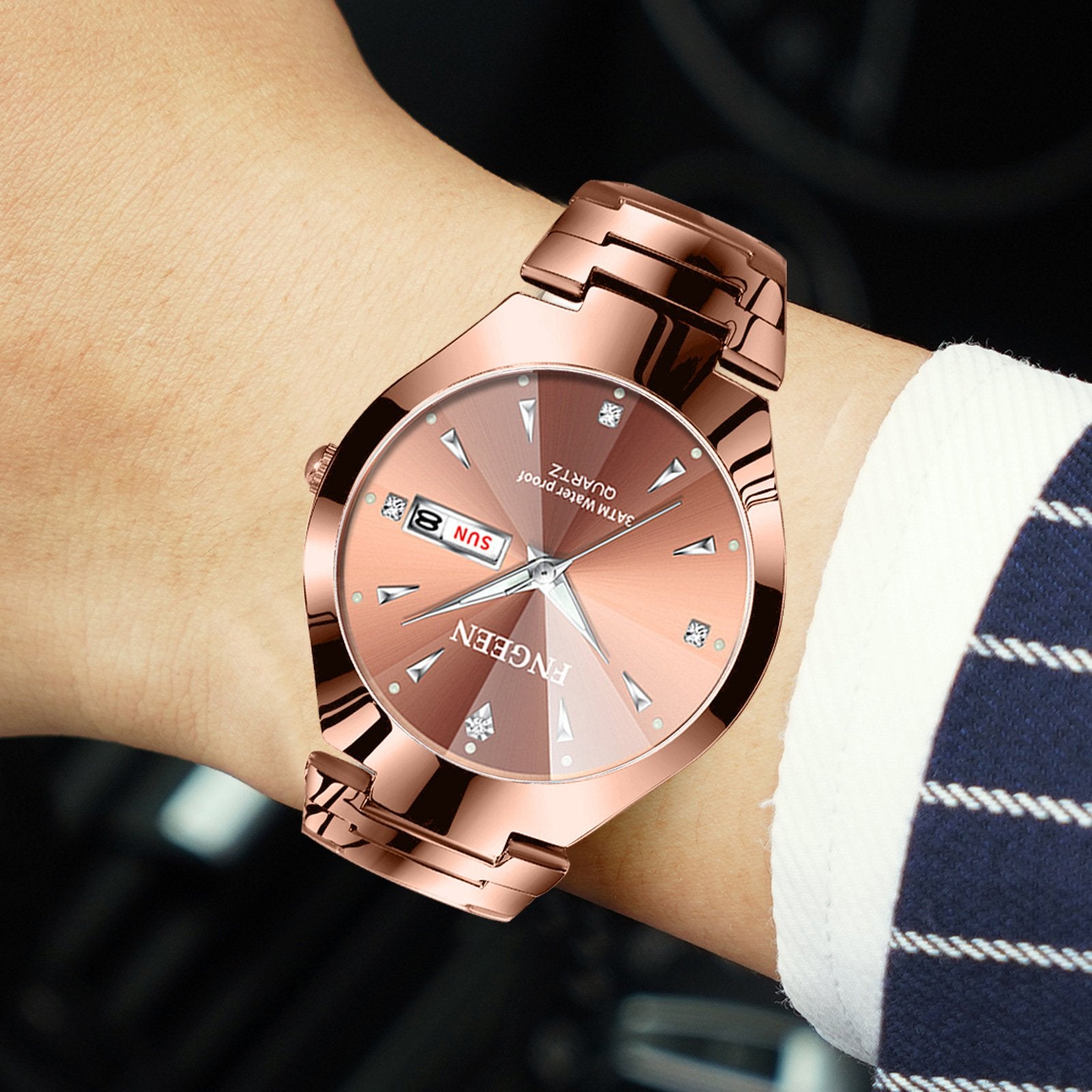 Quartz wristwatch for the fashionable business gentleman