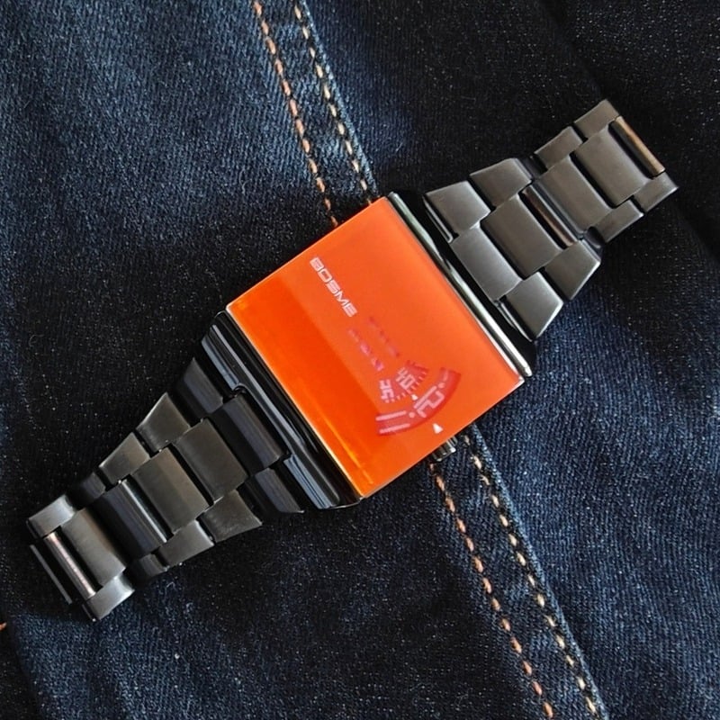 Square-Shaped Men's Quartz Watch with Futuristic Design