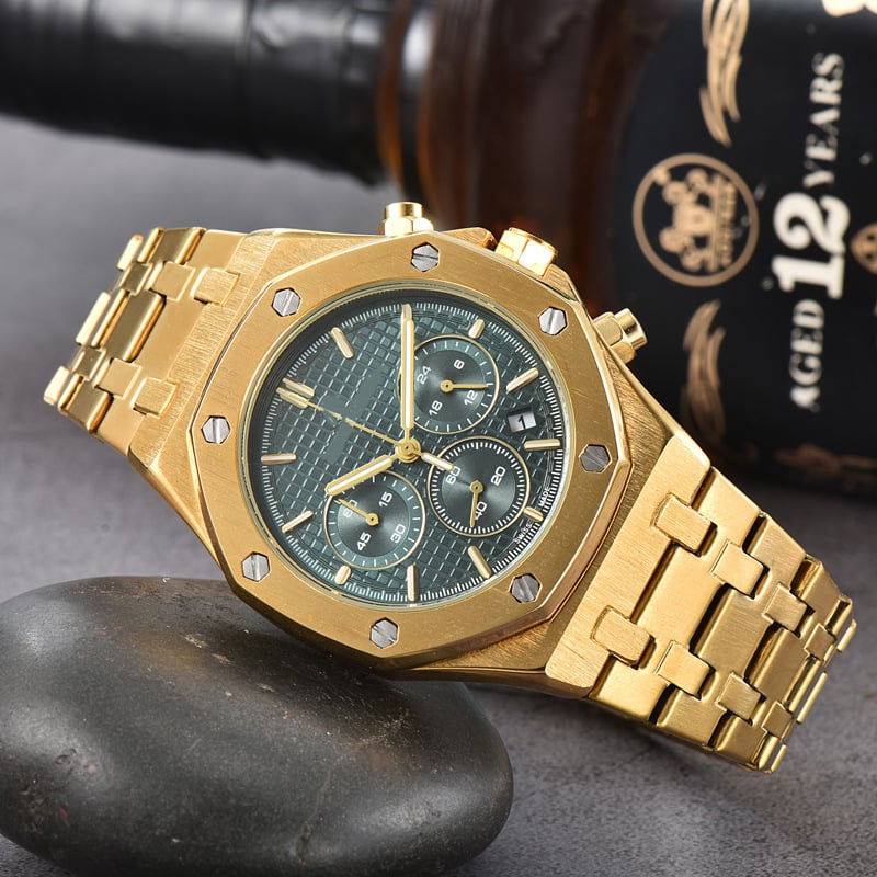 Classic Large Dial Luminous Steel Bracelet Quartz Six-Hand Date Watch