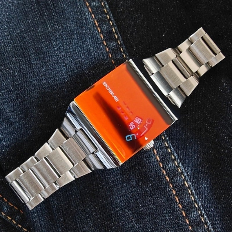 Square-Shaped Men's Quartz Watch with Futuristic Design