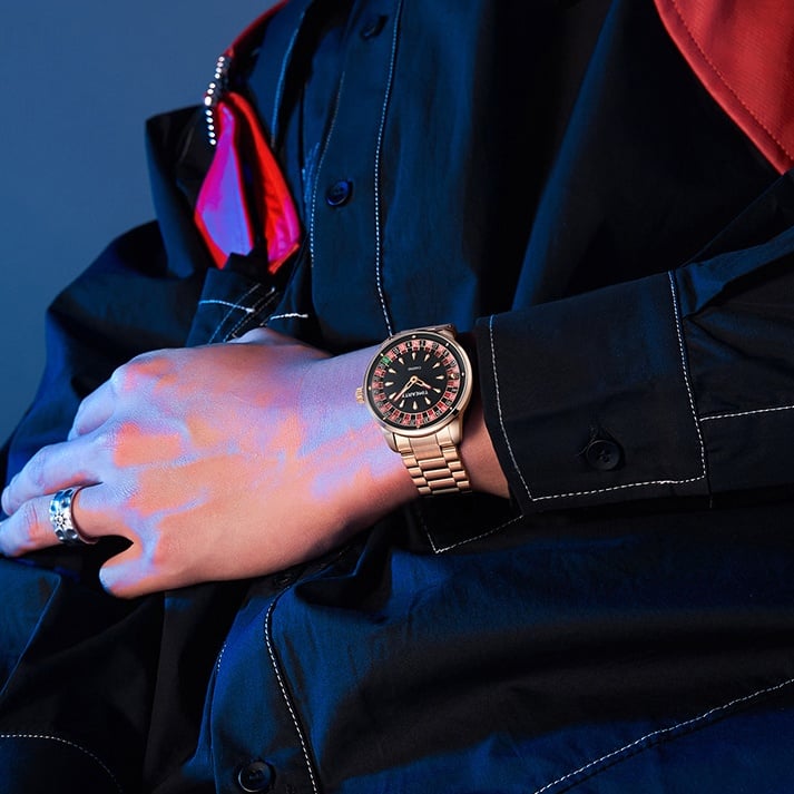 Roulette Men's Watch: Luminous, Water-Resistant Quartz Timepiece
