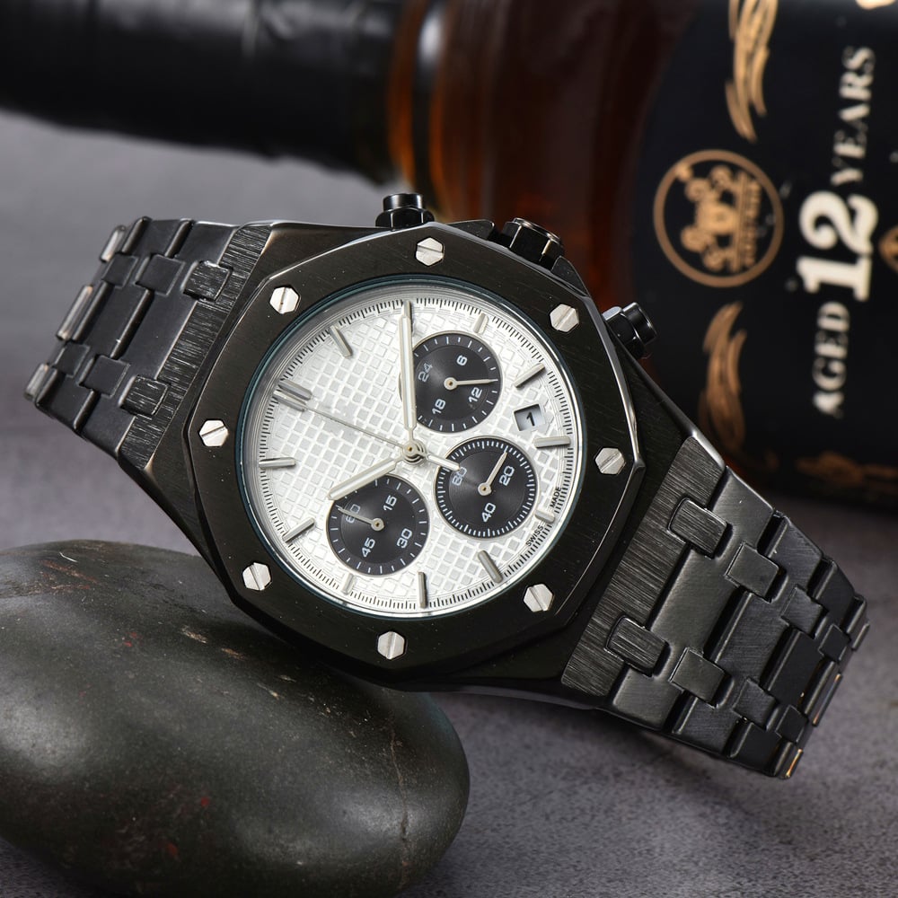 Classic Large Dial Luminous Steel Bracelet Quartz Six-Hand Date Watch
