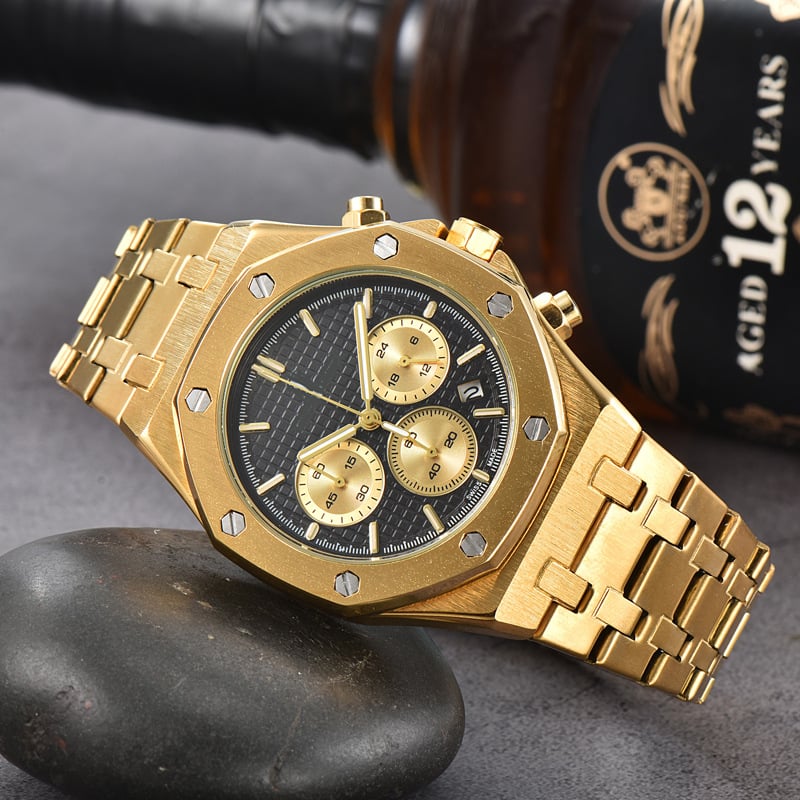 Classic Large Dial Luminous Steel Bracelet Quartz Six-Hand Date Watch